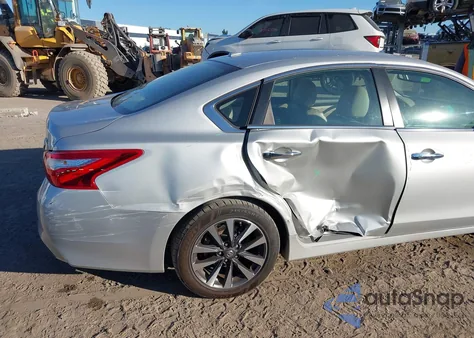 2017 Nissan Altima 2.5 Sl z USA, uszkodzony, nr VIN 1N4AL3AP1HC136856